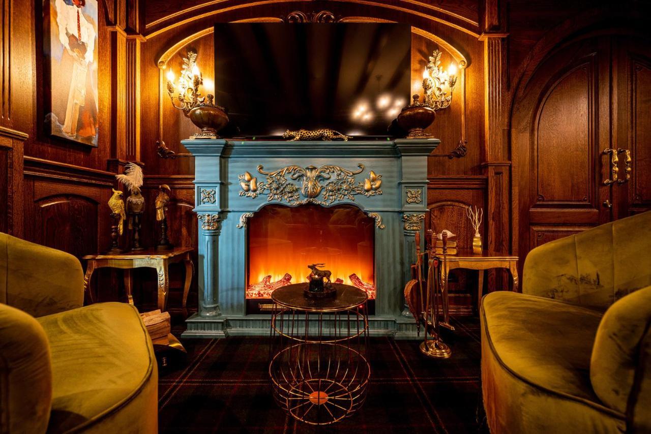 Casa Timis - Wellness & Spa Resort Chitorani Eksteriør billede The fireplace in the living room