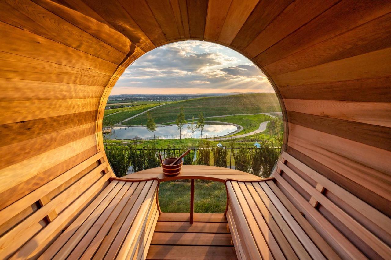 Casa Timis - Wellness & Spa Resort Chitorani Eksteriør billede The view from the barrel sauna