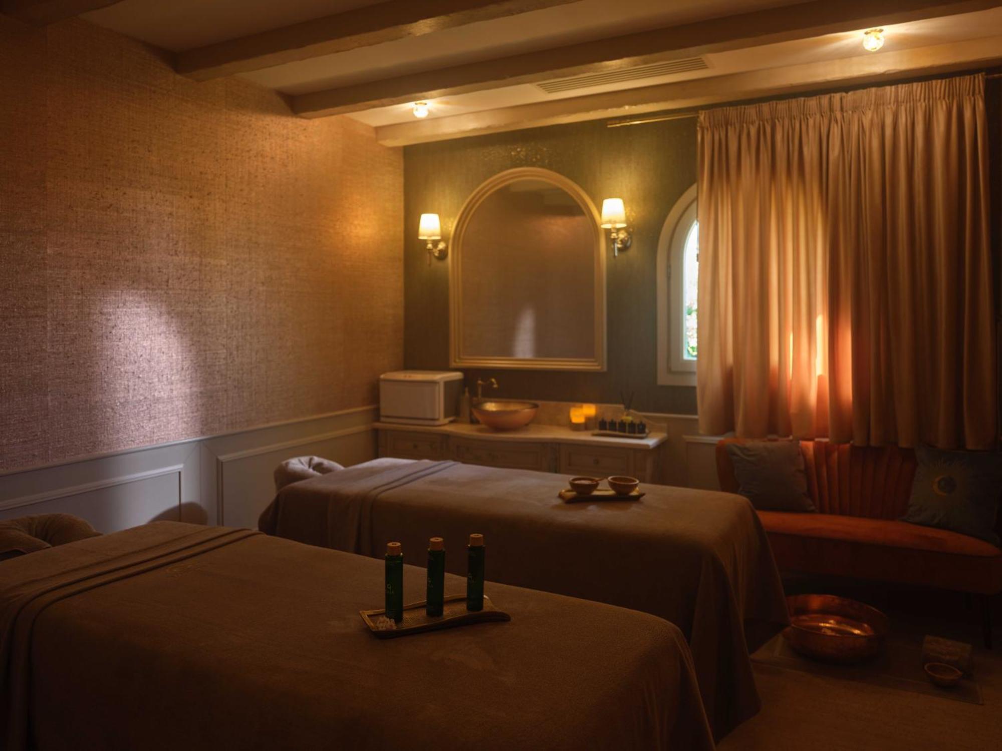 Casa Timis - Wellness & Spa Resort Chitorani Eksteriør billede A treatment room at the spa