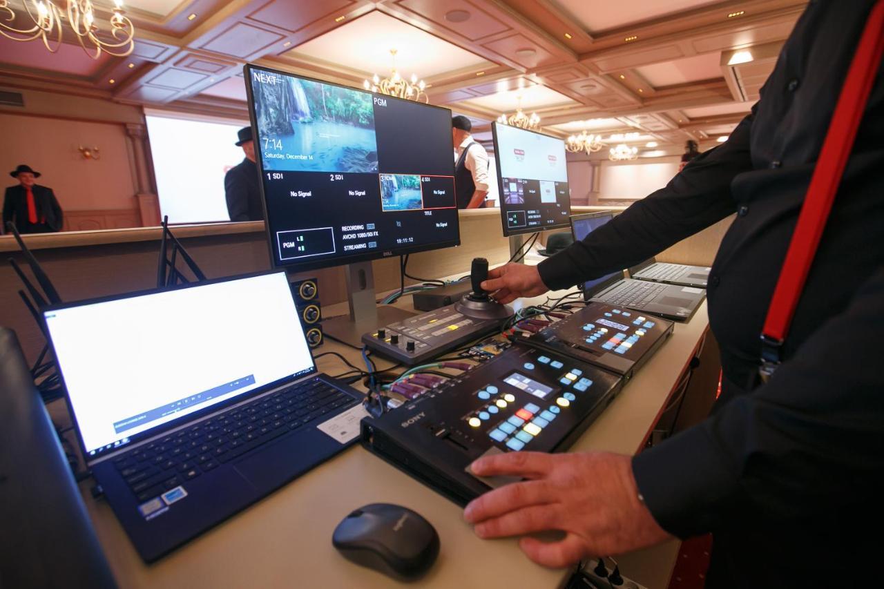 Casa Timis - Wellness & Spa Resort Chitorani Eksteriør billede A video switcher
