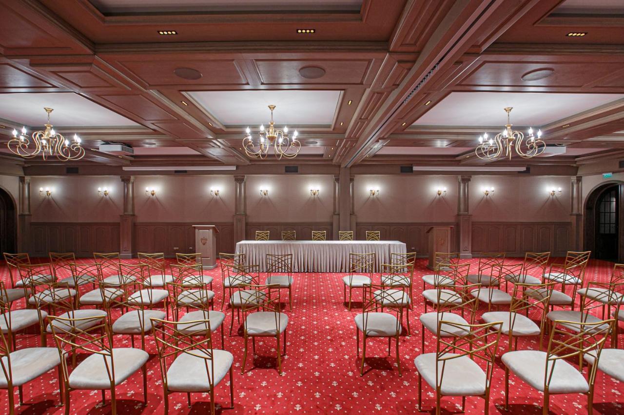 Casa Timis - Wellness & Spa Resort Chitorani Eksteriør billede The interior of the conference hall